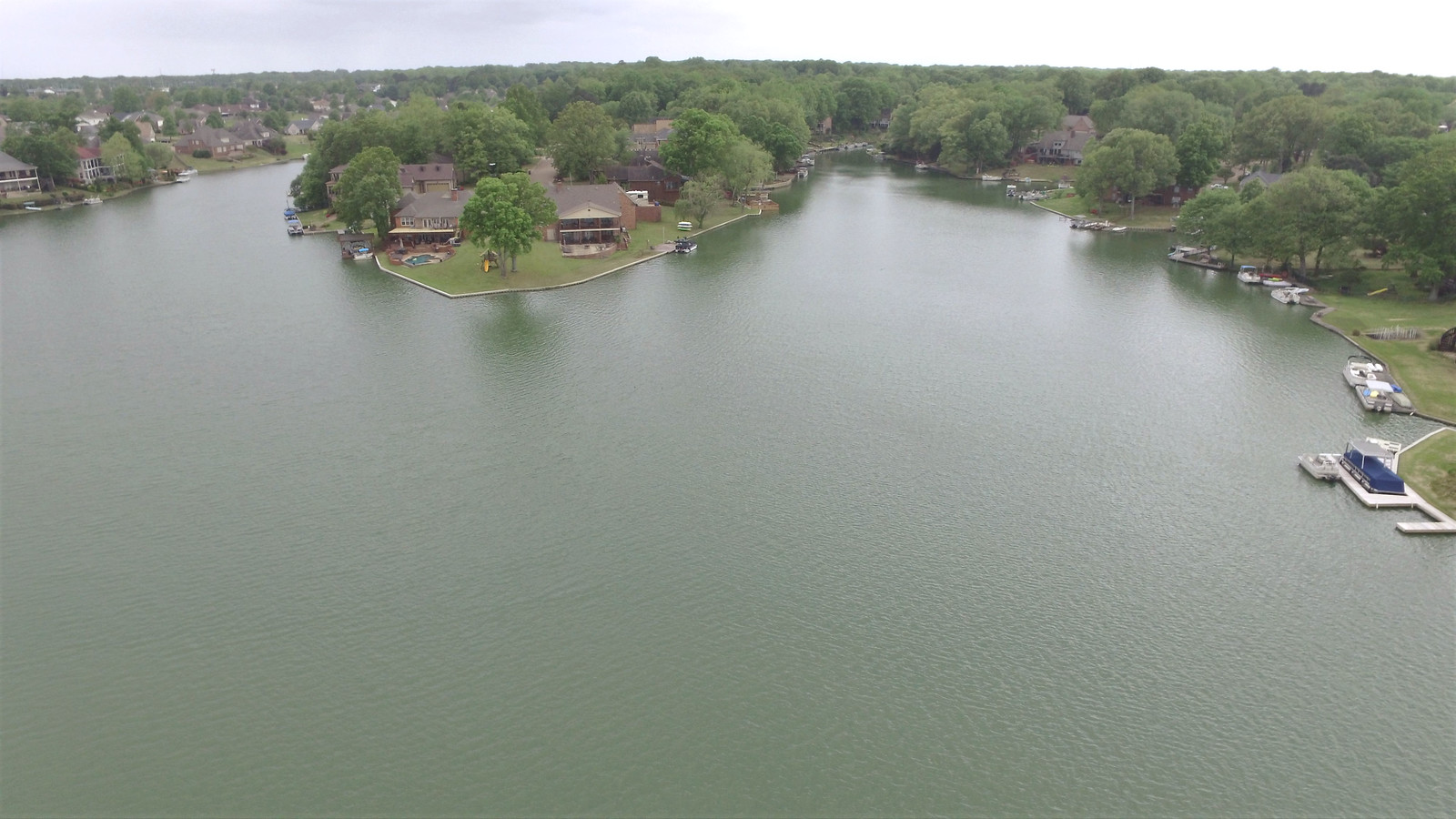 Garner Lake shoreline, docks and wooded neighborhoods in Lakeland